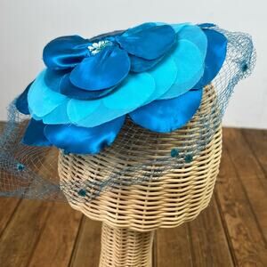 Women’s Vintage 1960’s Elegant blue satin velvet  floral Veil Hat